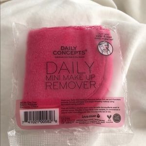 Daily Concepts® Mini Make Up Remover